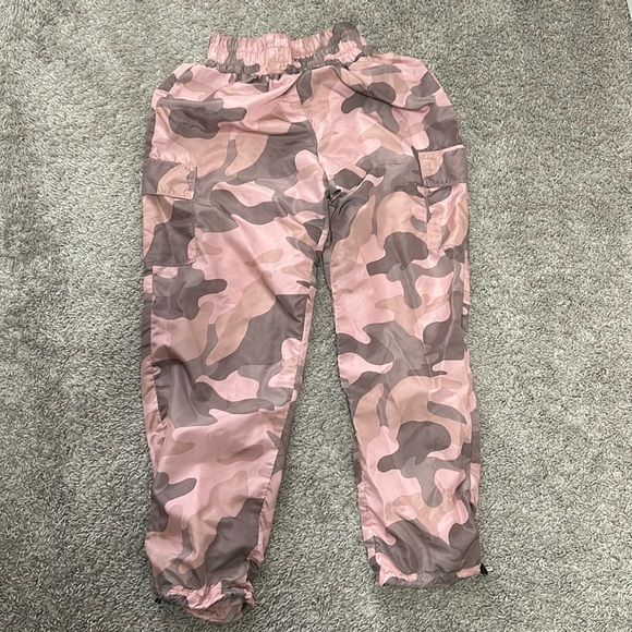 Almost famous Pink and Grey Camouflage Cargo Lightweight Pants Size Small - Picture 1 of 6